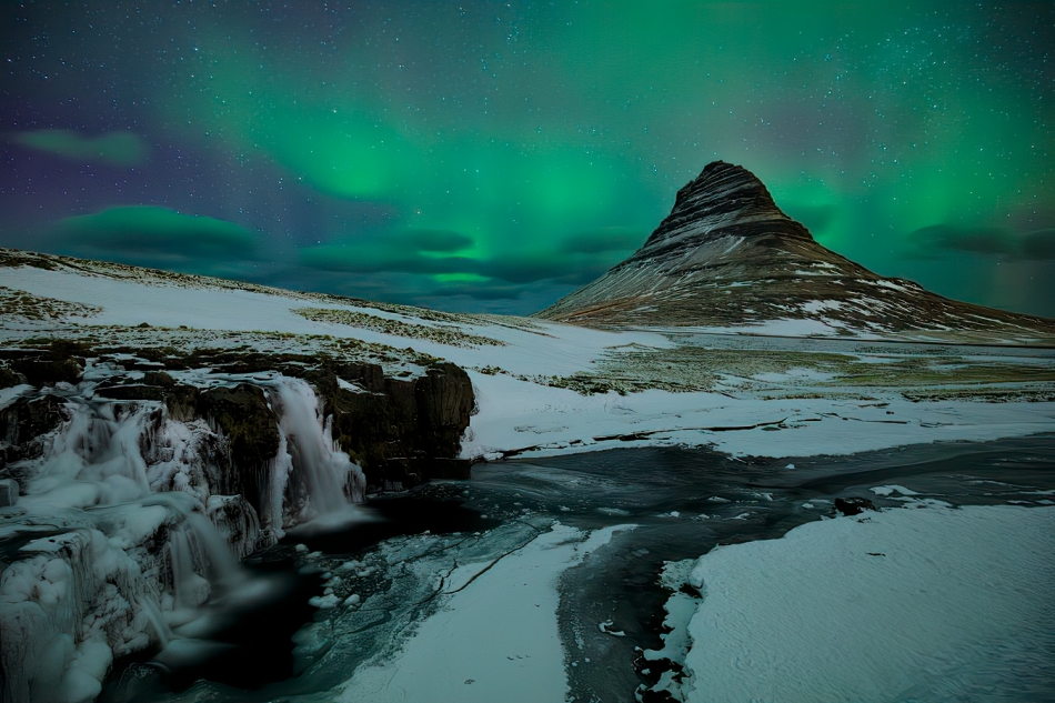jaskjan - Aurora over Kirkjufellsfossar. . Zdjęcie 329914