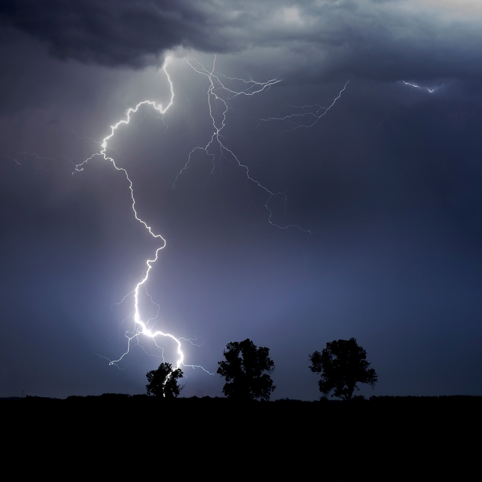 simonsss - . To była piękna sierpniowa noc gdzie natura przypomniała kto tutaj rządzi.. Zdjęcie 201126