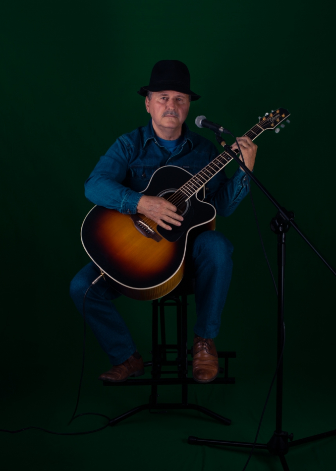 bakulok - MS. Mieczysław Sienkiewicz, kompozytor, tekściarz, wykonawca i gitarzysta  . Zdjęcie 314113