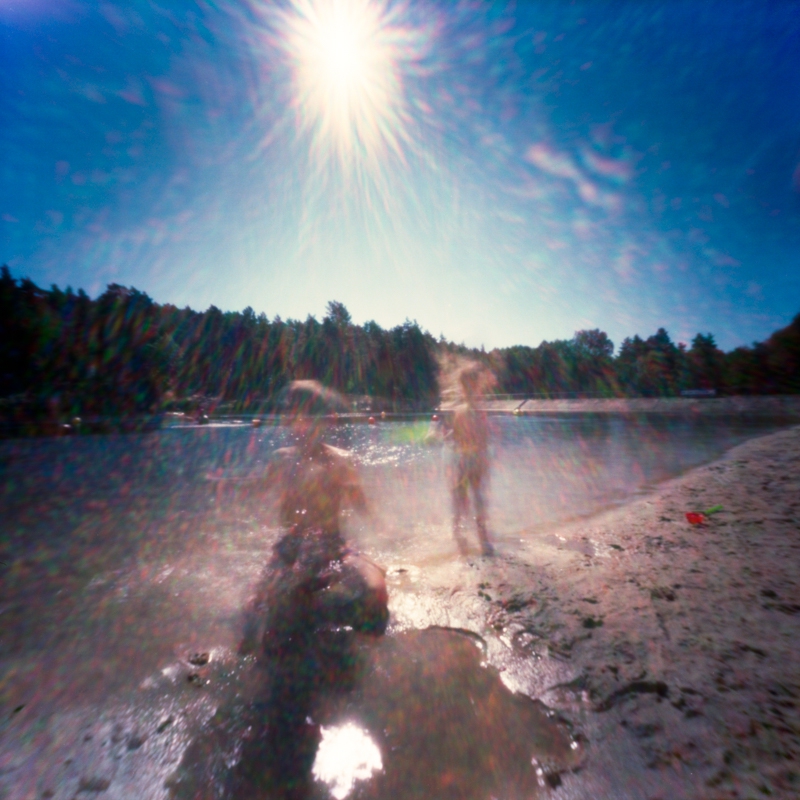 miljo77 - . fotografia otworkowa (pinhole, camera obscura)  skan z kolorowego negatywu 6x6 Kodak Portra 160 . Zdjęcie 277213