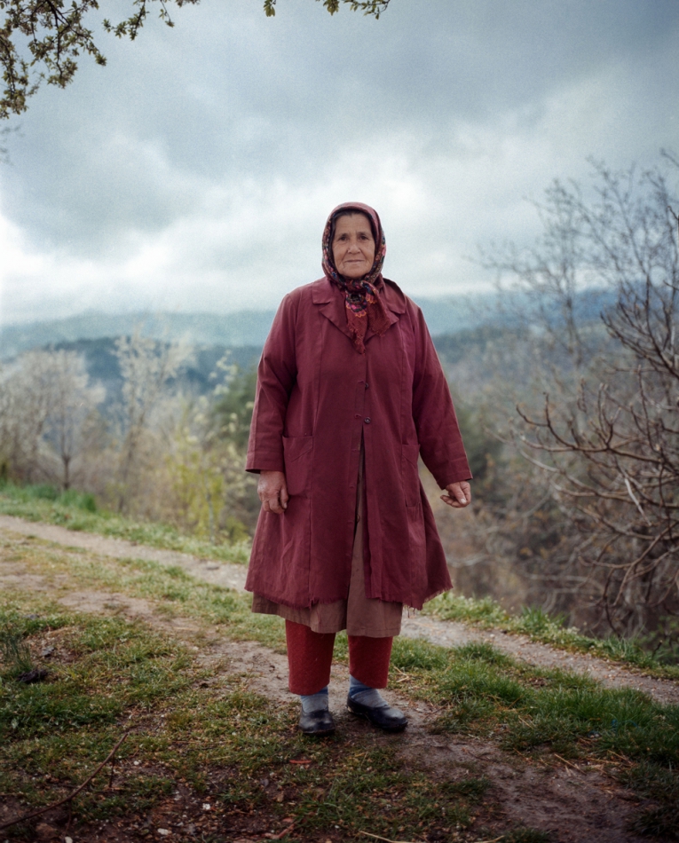 vladimir79 - The woman from the Rhodopes. Mamiya 7 ii Kodak Portra 400 . Zdjęcie 301312