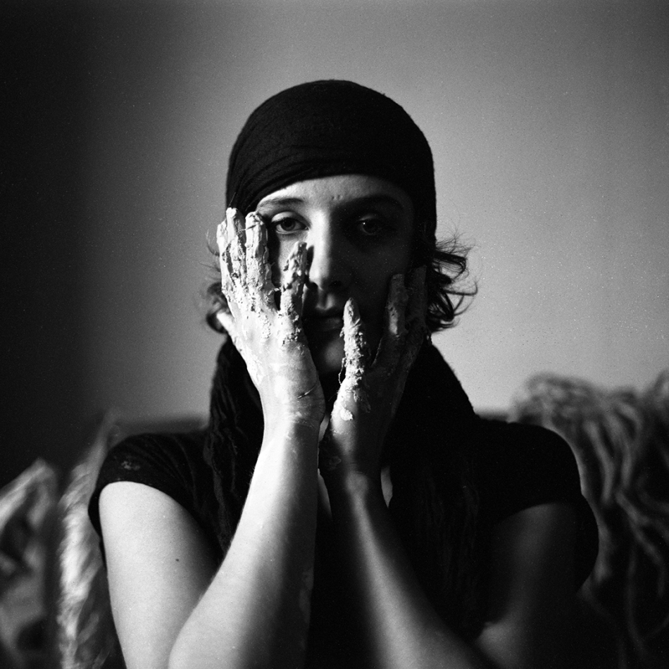 spd - artystka. Zdjęcie powstało w trakcie procesu odlewania rzeźby w gipsie . Zdjęcie 336482